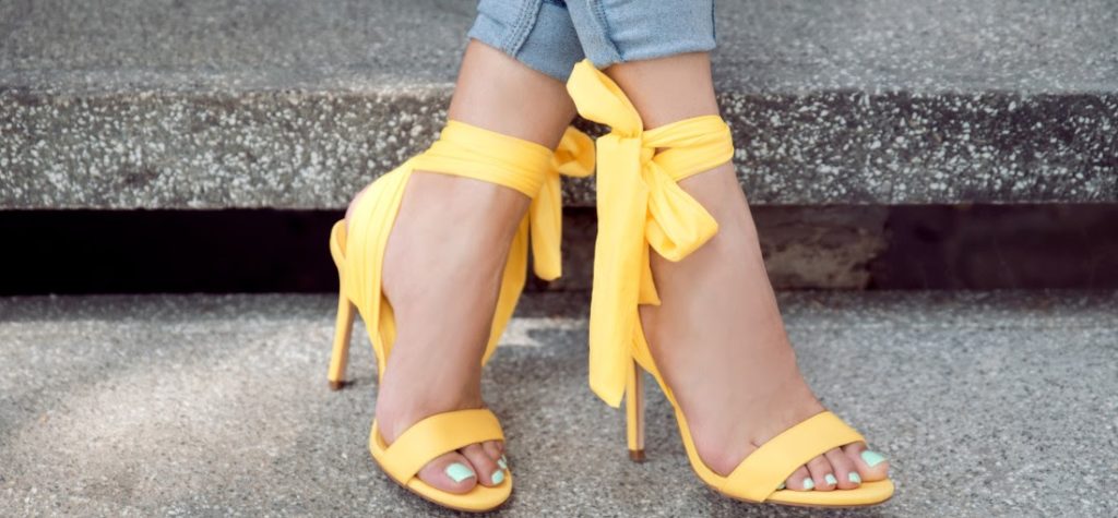 žluté sandály, sandály na podpatku