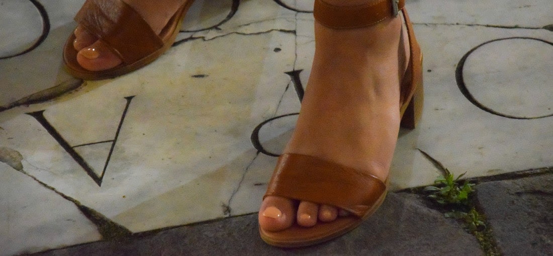 hnědé sandály, sandály na nízkém podpatku