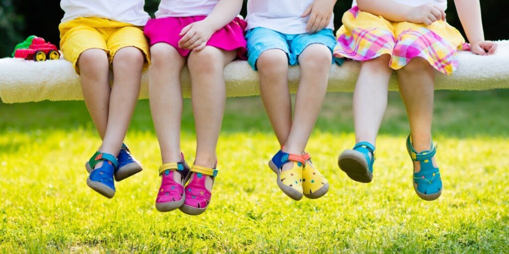 Sandály a nazouváky pro děti jak si vybrat módní a pohodlnou dětskou obuv na léto