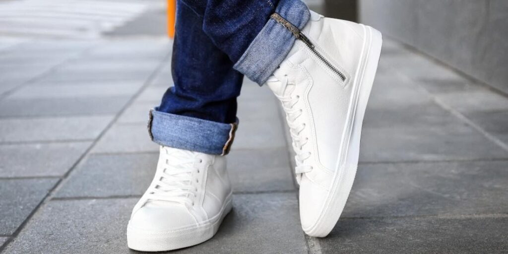 Pánské bílé boty – jak je kombinovat do různých outfitů?