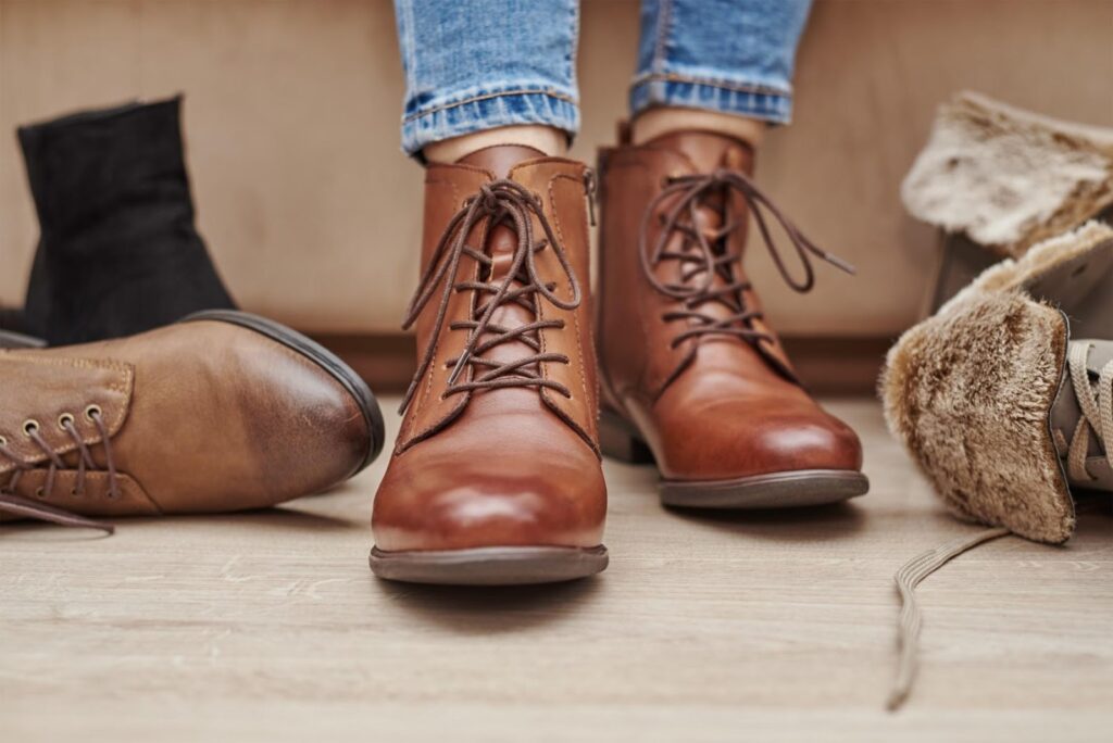 Kožené boty, jak je roztáhnout– zjistěte, co se vyplatí udělat, než si obujete nové boty