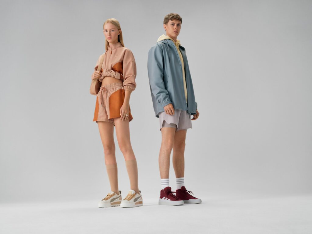 Muž a žena oblečení ve stylu streetwear