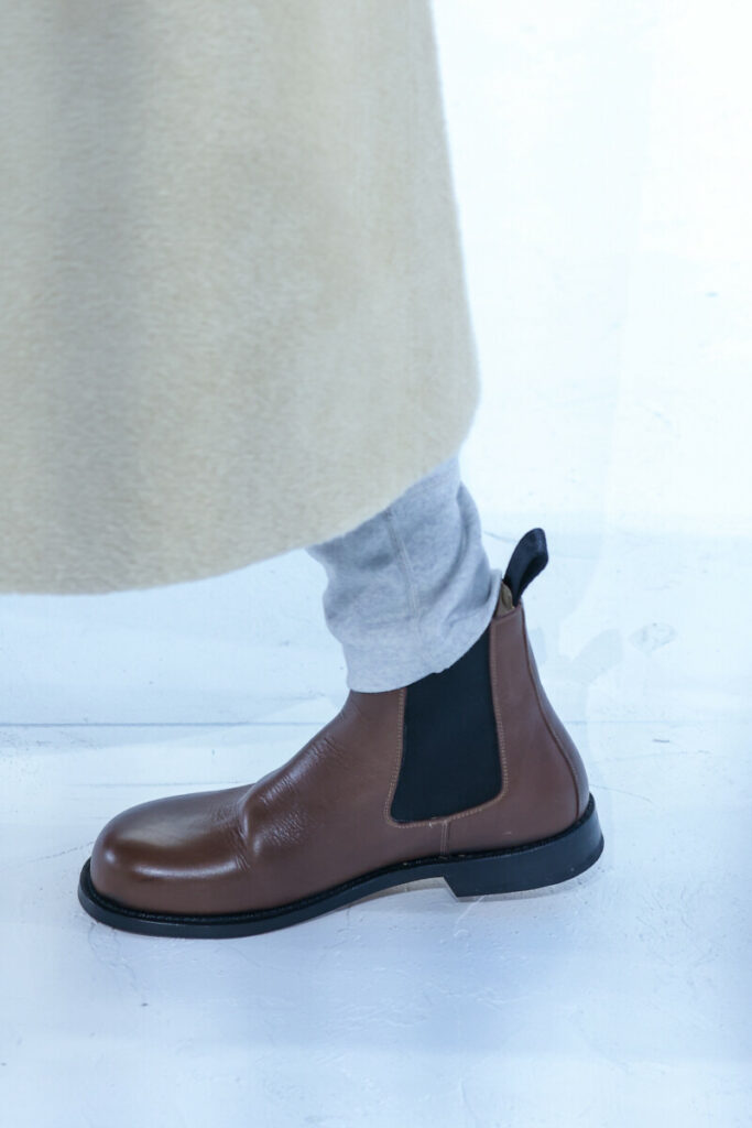 hnědé pánské kotníkové boty s elastickým prvkem 